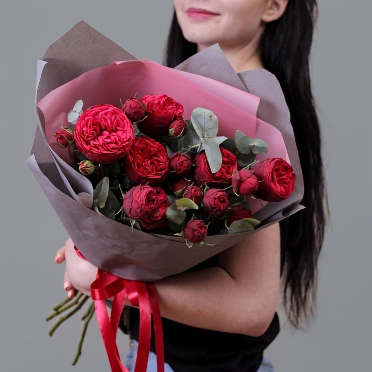 buket pionovidnyh roz 235